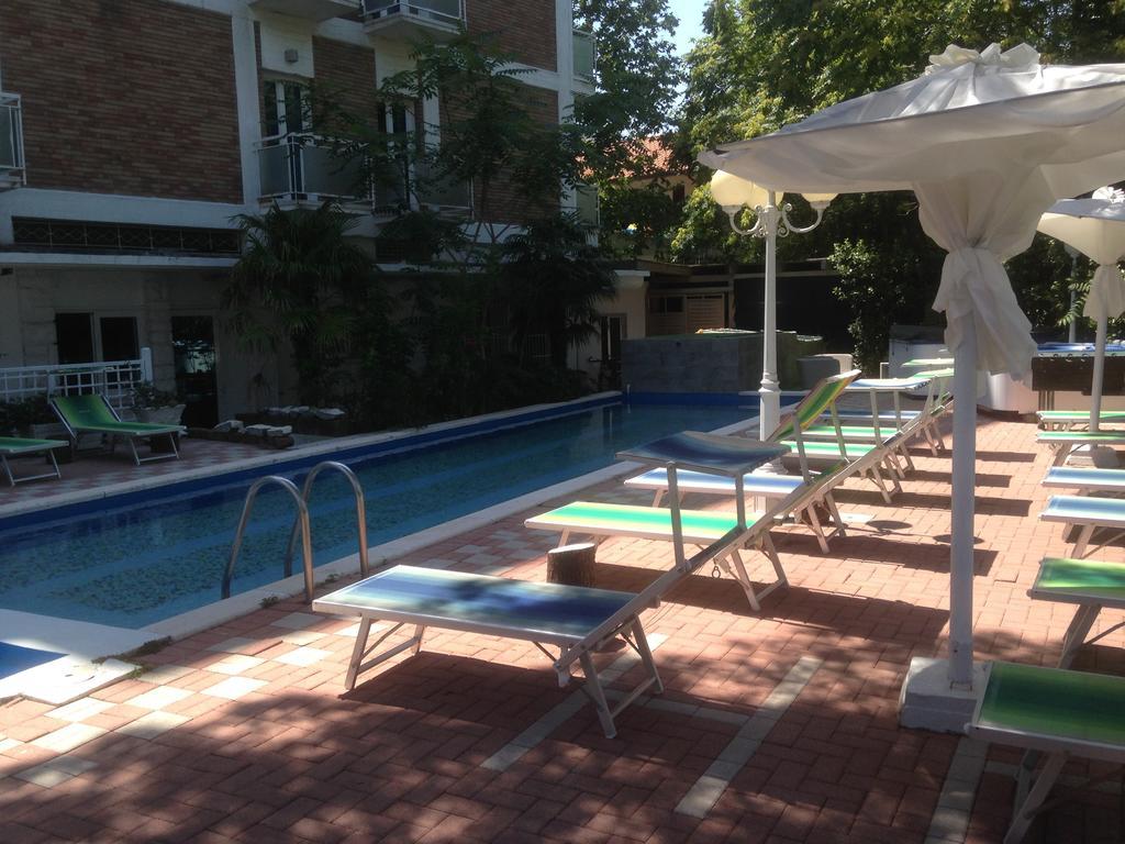 Hotel Miami Лідо-ді-Савіо Екстер'єр фото