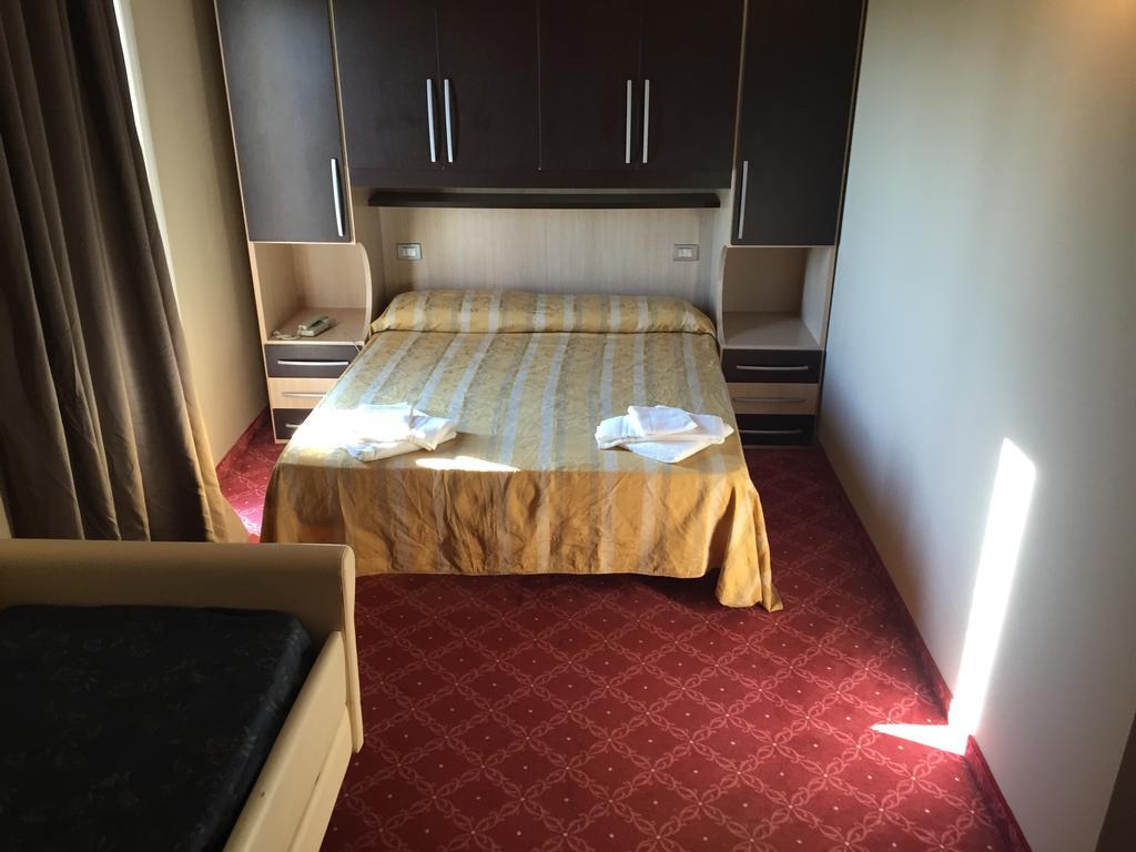 Hotel Miami Лідо-ді-Савіо Номер фото
