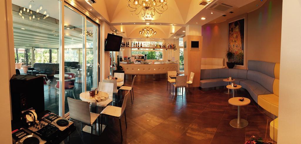 Hotel Miami Лідо-ді-Савіо Екстер'єр фото