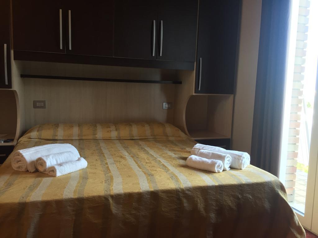Hotel Miami Лідо-ді-Савіо Екстер'єр фото